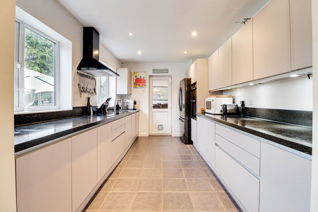 Property photo 3 of 17 Kitchen