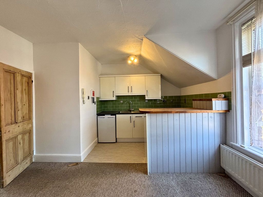 Property photo 1 of 9 Kitchen