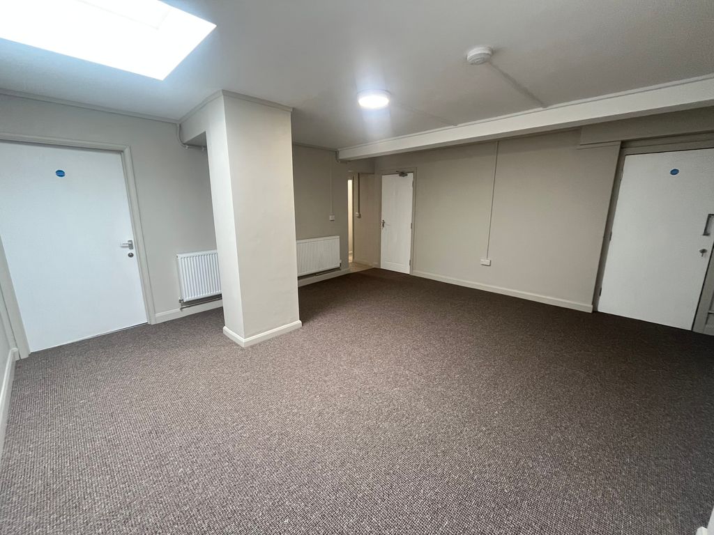 Property photo 1 of 6 Living Room