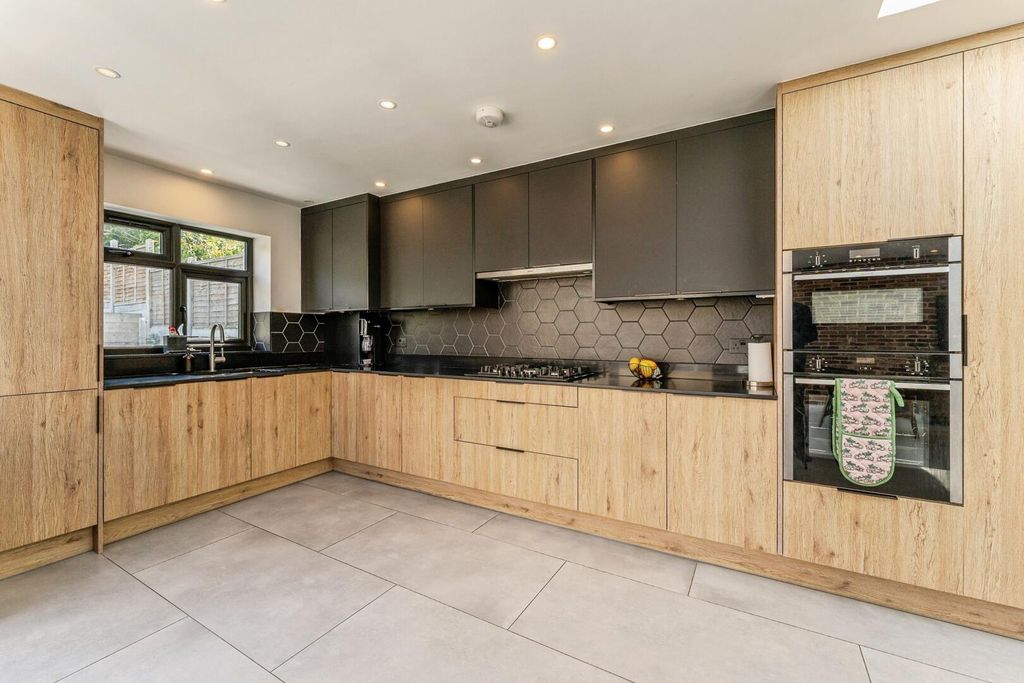 Property photo 2 of 14 Kitchen