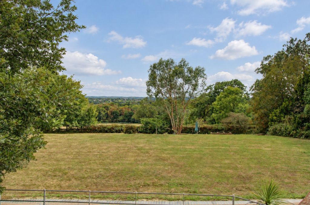 Property photo 2 of 19 Communal Garden And Views