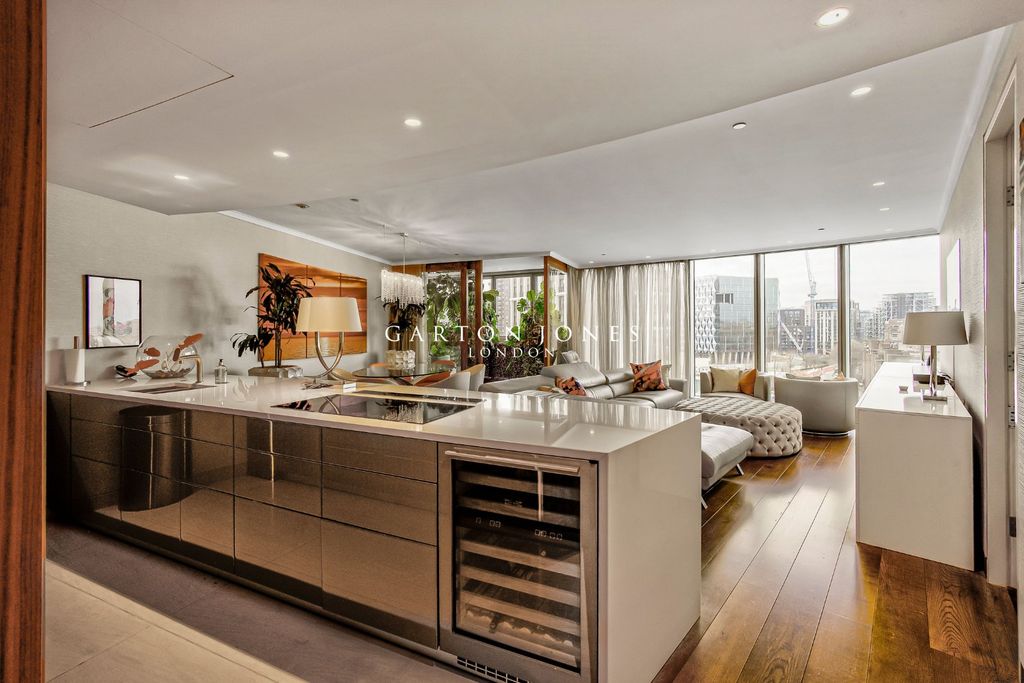 Additional image 5 of 2 bed flat to rentTower Building, 1 St Georges Wharf, London SW8