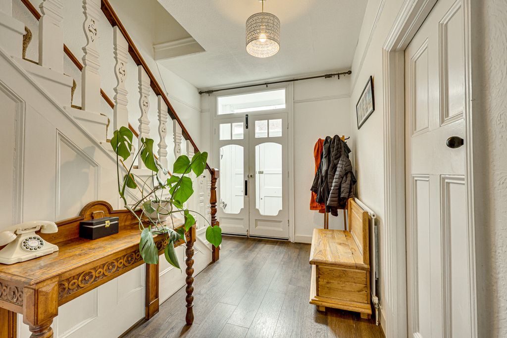 Property photo 2 of 41