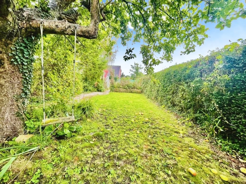 Property photo 2 of 12 Pbox-Garden-346628.Jpg