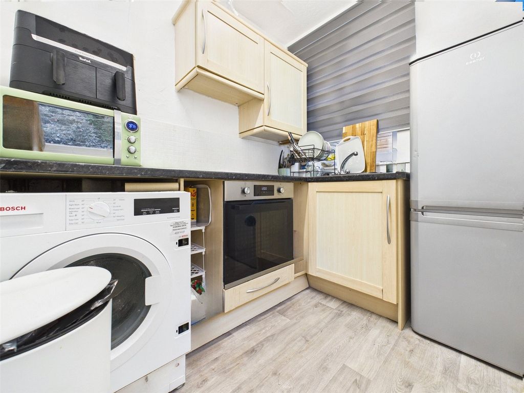 Property photo 3 of 7 Kitchen
