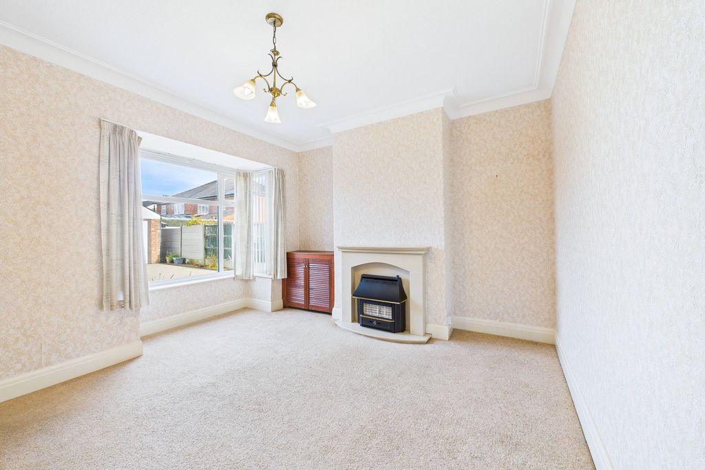 Property photo 3 of 14 Dining Room