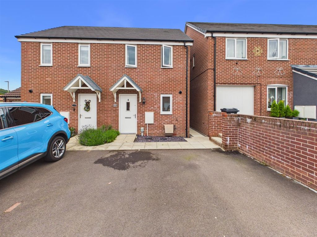 Property photo 1 of 9