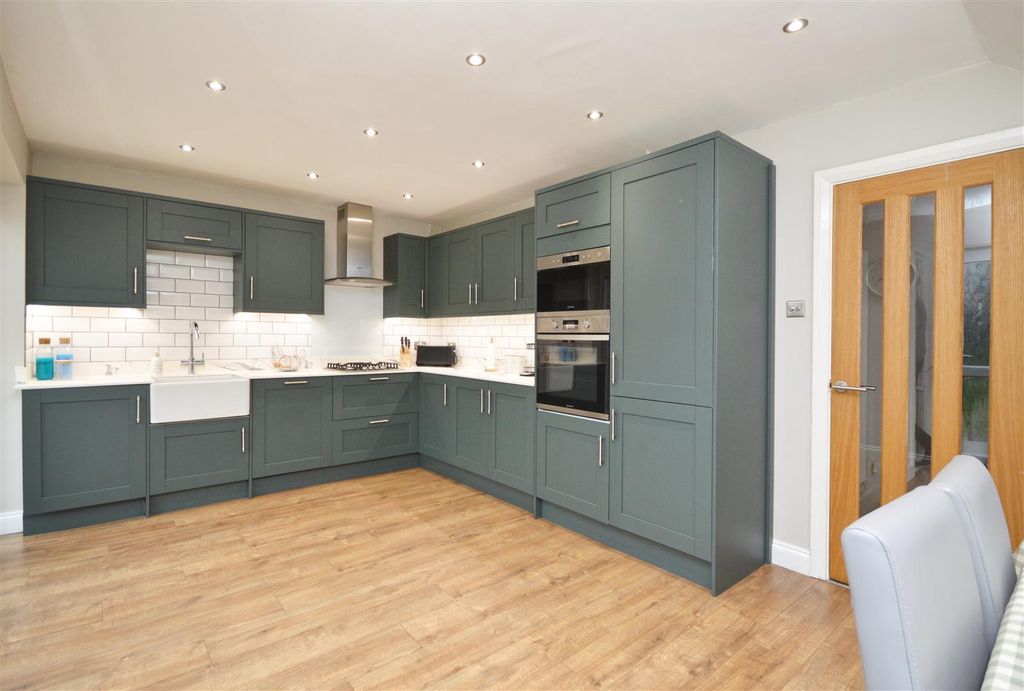 Property photo 2 of 15 Kitchen / Dining Room