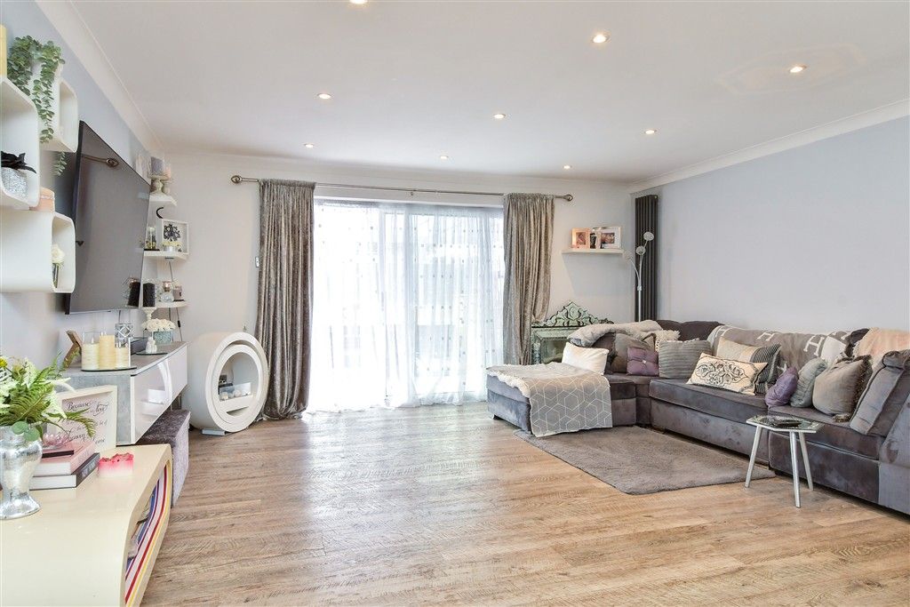 Property photo 2 of 17 Sitting Room/ Kitchen