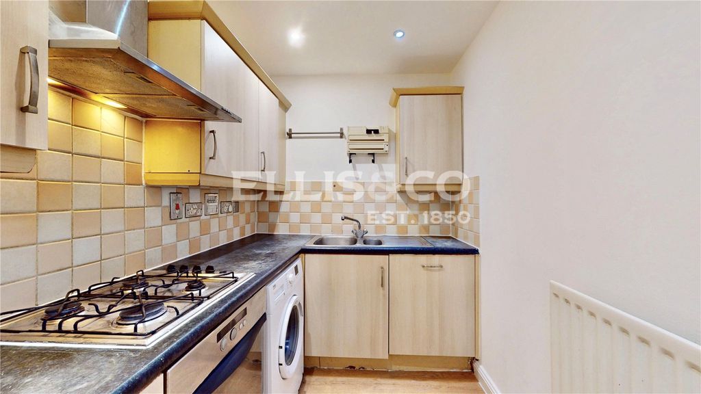 Property photo 2 of 8 Picture No. 14