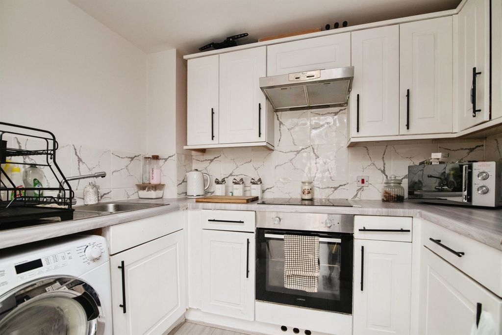 Property photo 3 of 14