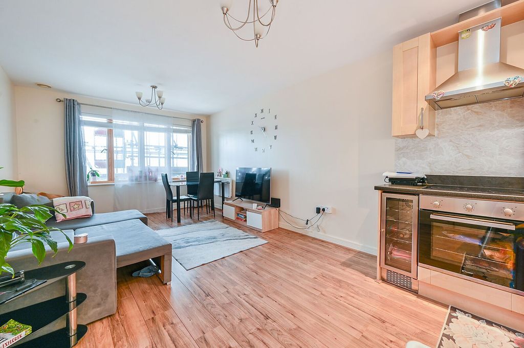 Property photo 2 of 11