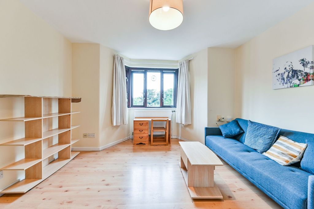 Property photo 2 of 8