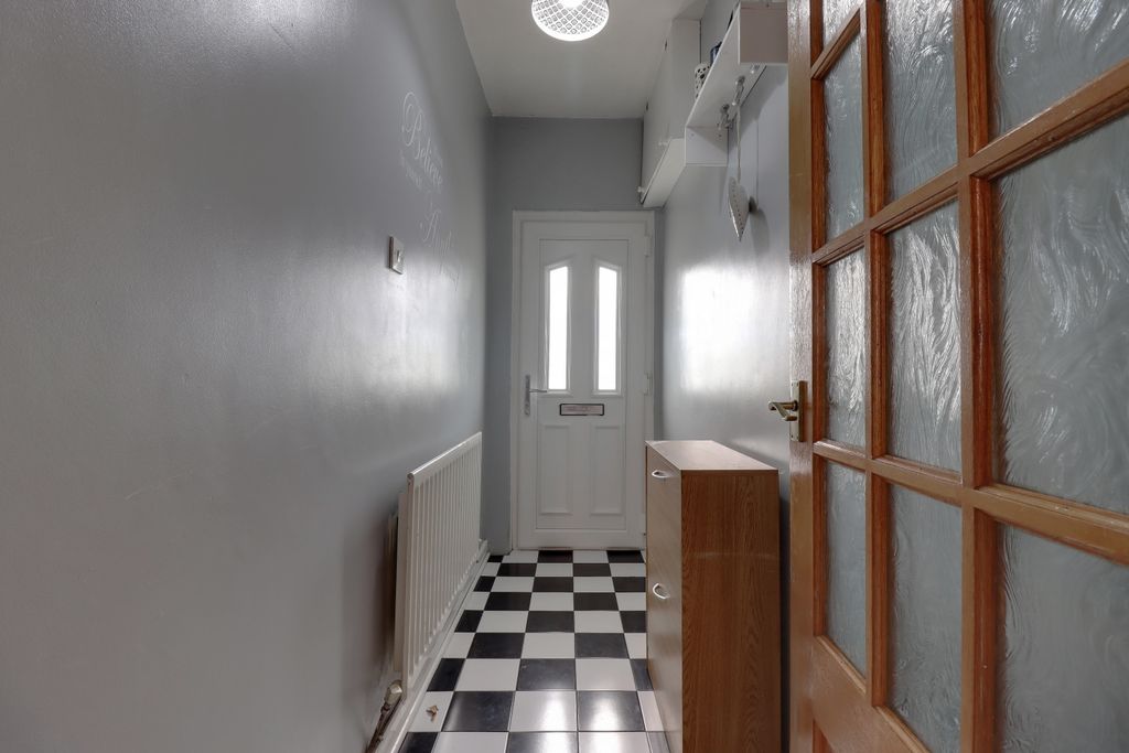 Property photo 3 of 14 Hallway