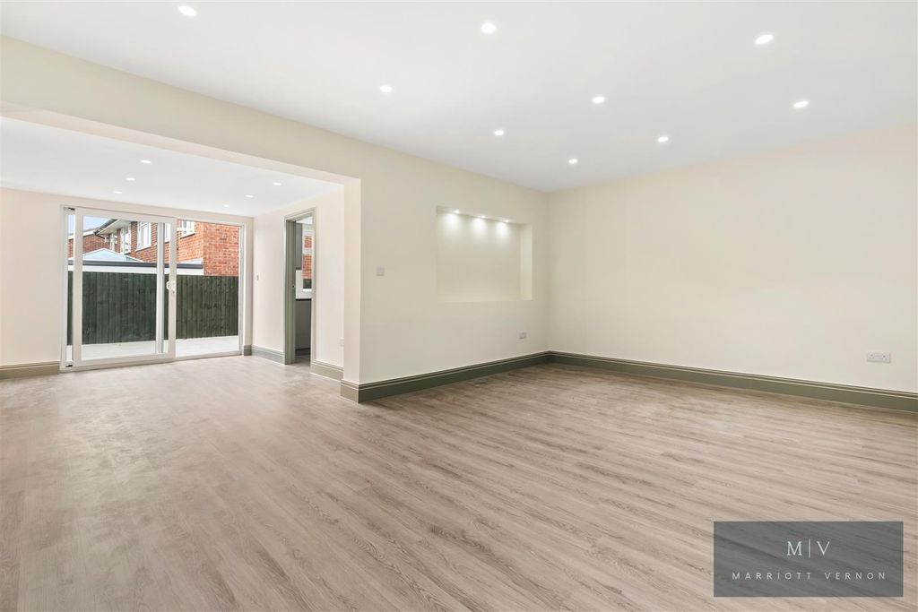 Property photo 2 of 16 Croydon Road 76 MV-1.Jpg