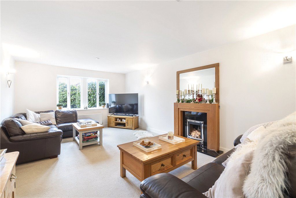 Property photo 2 of 20 Sitting Room