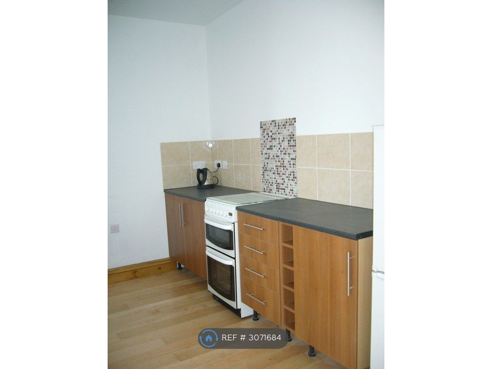 Property photo 3 of 9 Kitchen