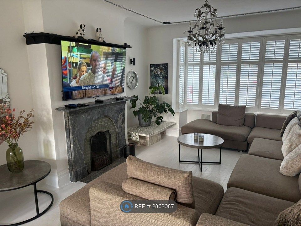 Property photo 2 of 25