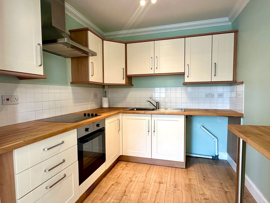 Property photo 2 of 5 Kitchen