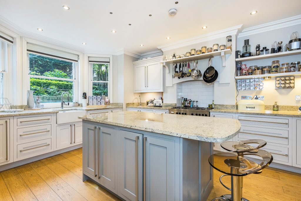 Property photo 3 of 22