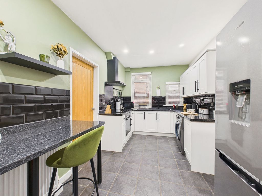 Property photo 2 of 12 Kitchen