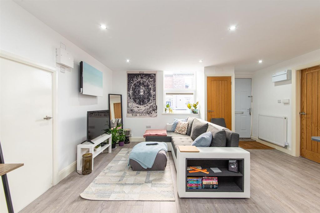 Property photo 1 of 11 Ac1E9d0B-14Ae-40E3-998F-09Beb22216Ff.Jpeg