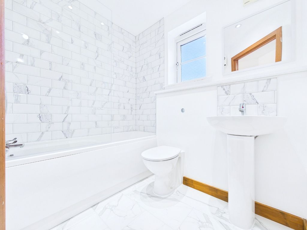 Property photo 3 of 11 4976995