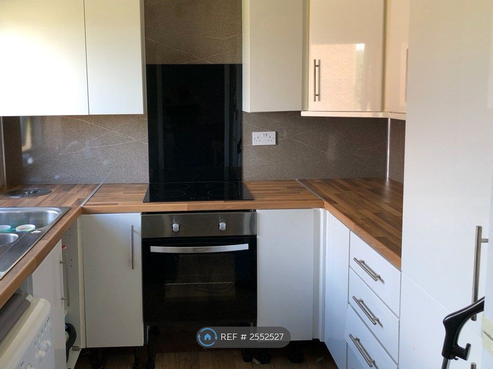 Property photo 3 of 15 New White High Gloss Kitchen