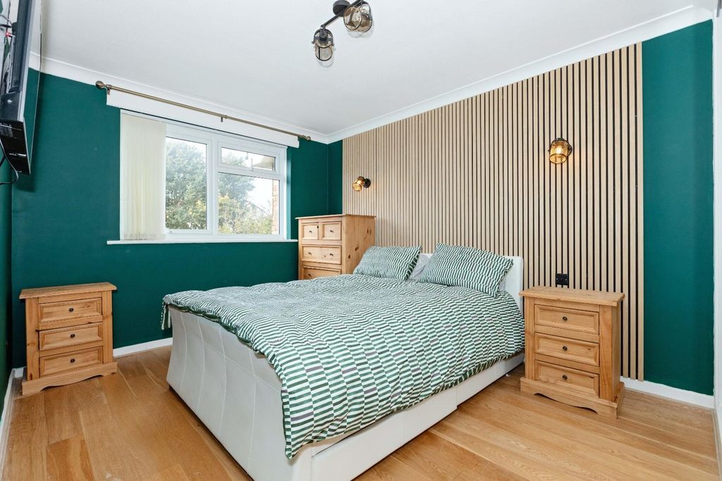 Property photo 2 of 17 Russell Court_8.Jpg