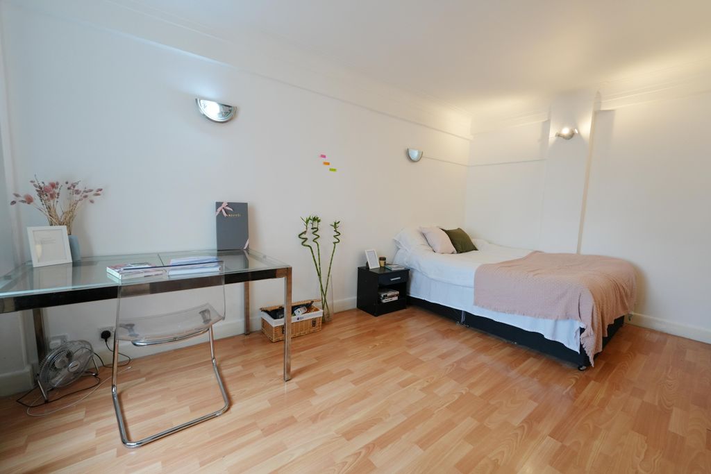 Property photo 3 of 9