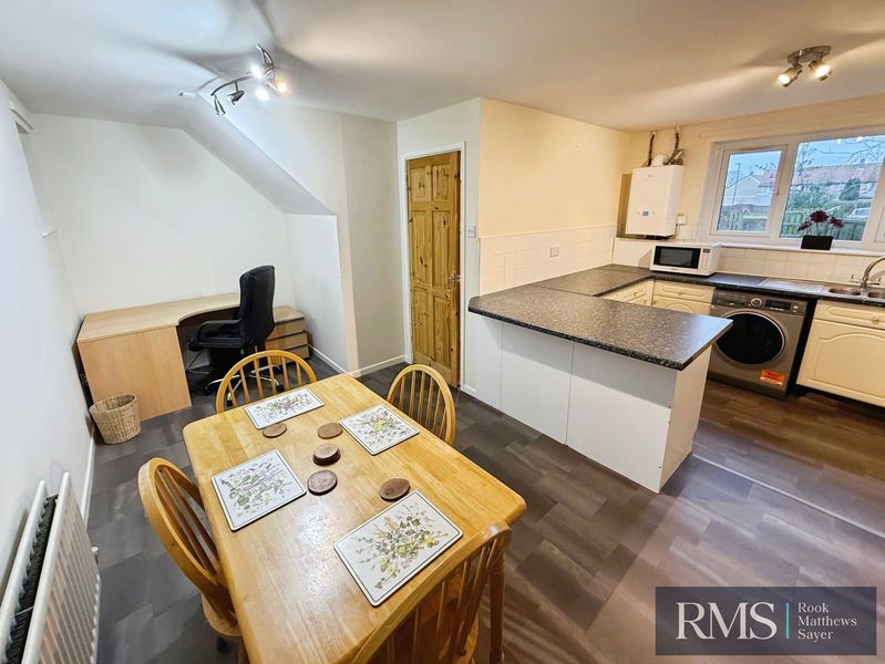 Property photo 2 of 9 Photo 4