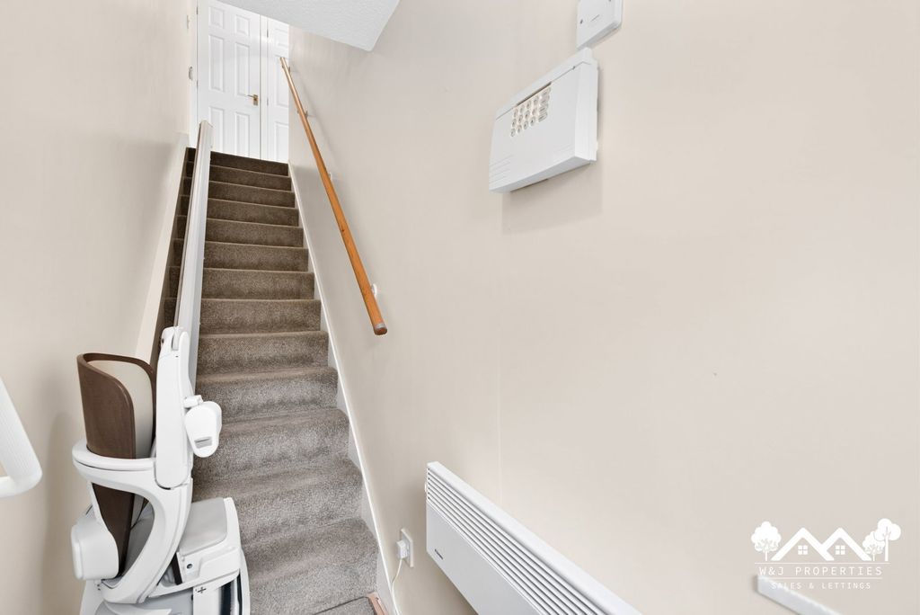 Property photo 2 of 24