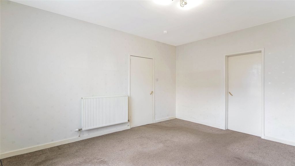 Property photo 3 of 21 Lounge