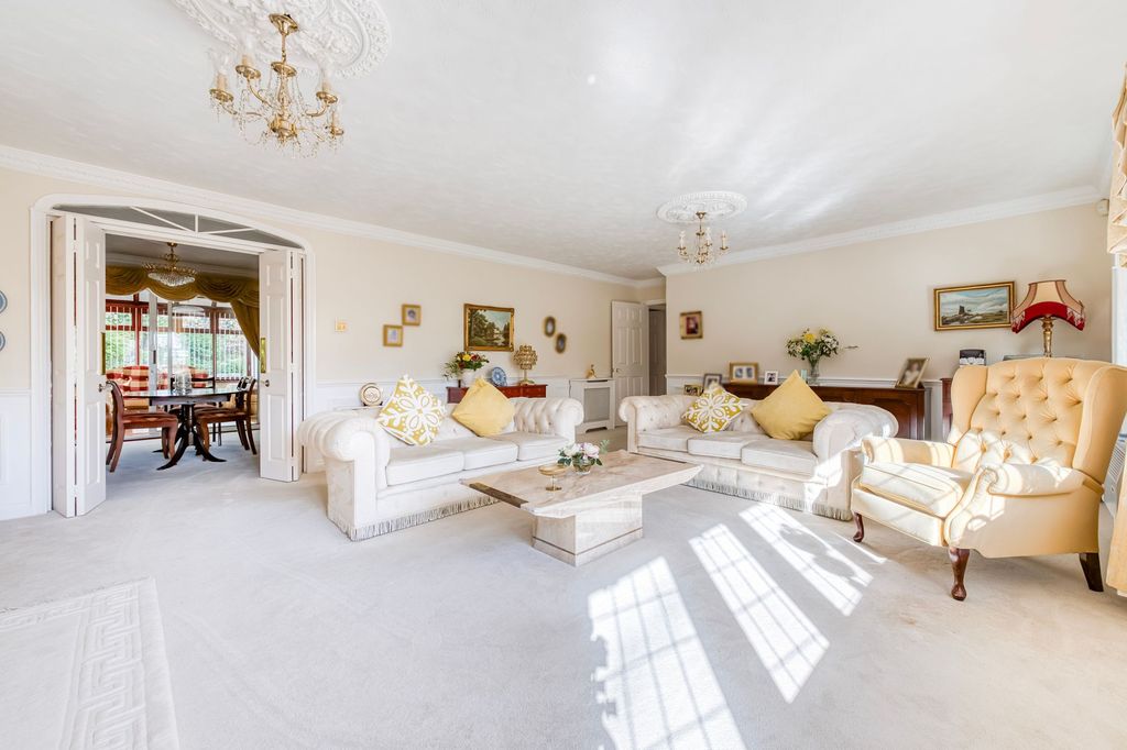 Property photo 2 of 20