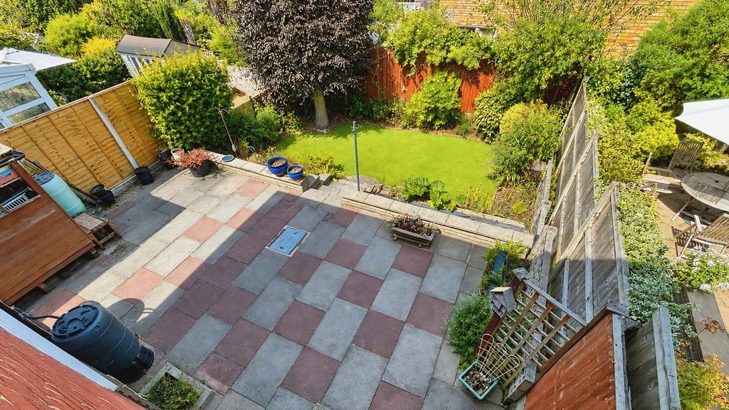Property photo 2 of 13 Garden