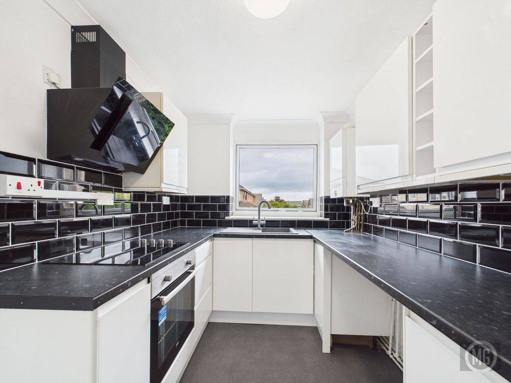 Property photo 3 of 12 Kitchen