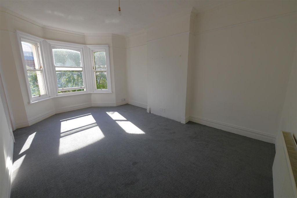 Property photo 2 of 7 Studio Room