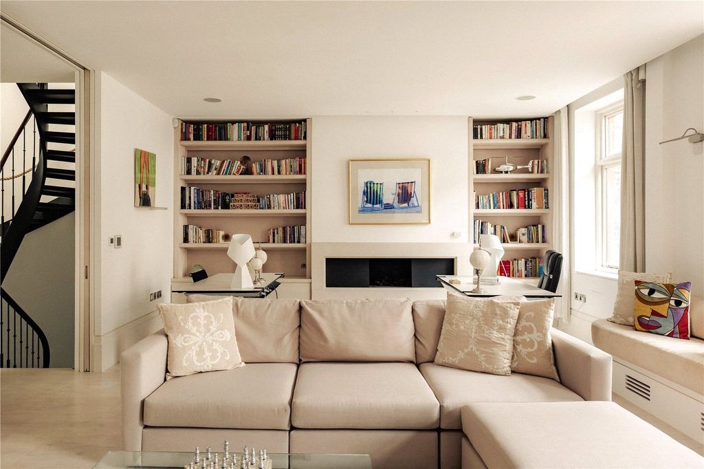 Property photo 2 of 19 Living Room