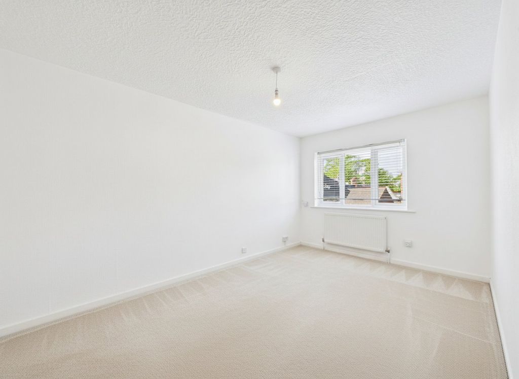 Property photo 2 of 8 Picture No. 12