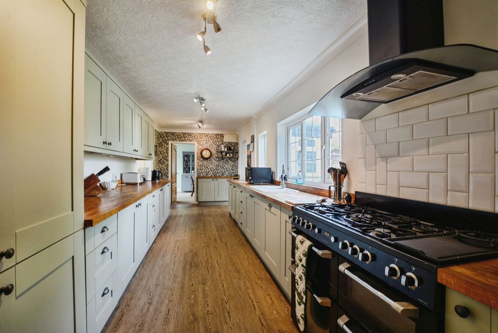 Property photo 2 of 26