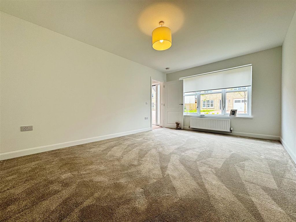 Property photo 2 of 12 Lounge