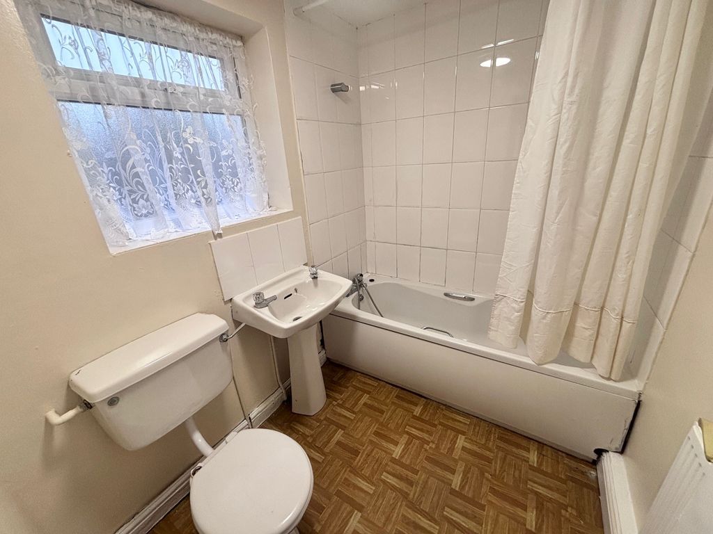 Property photo 3 of 5 Bedroom 1