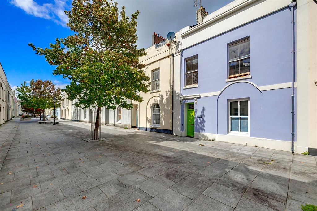 Property photo 1 of 16 Adelaide Street