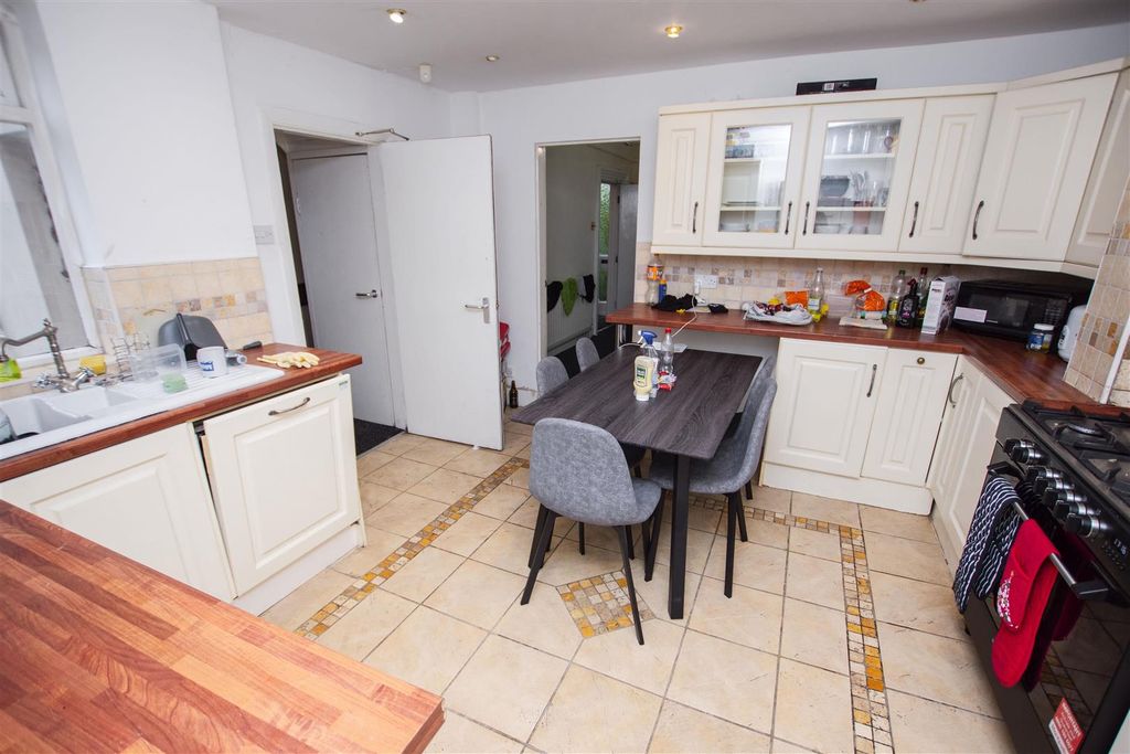Property photo 2 of 16 Approach