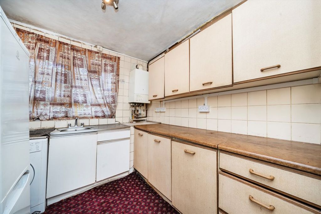 Property photo 3 of 5