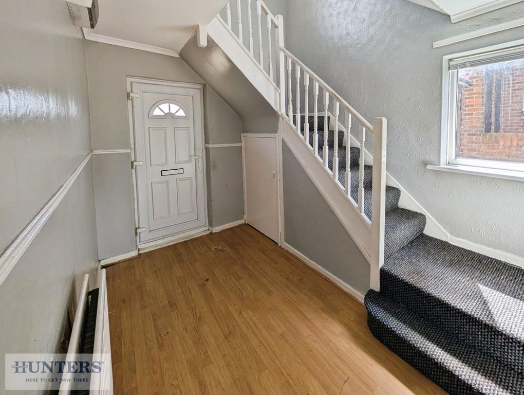 Property photo 3 of 14 Entrance Hallway