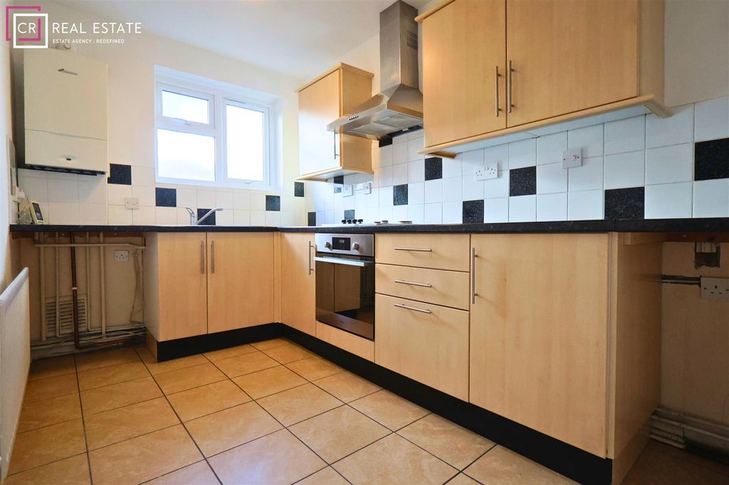 Property photo 2 of 8 Kitchen