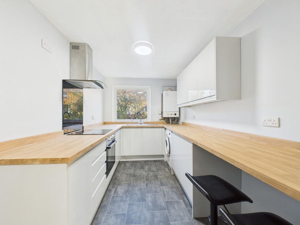 Property photo 1 of 6 Kitchen