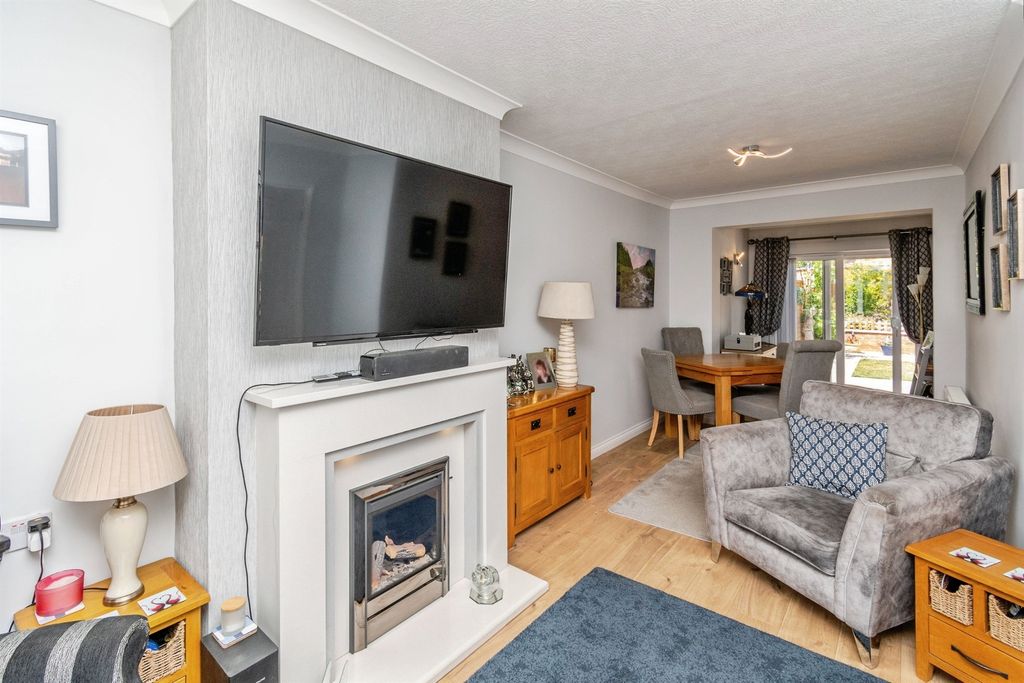 Property photo 2 of 17