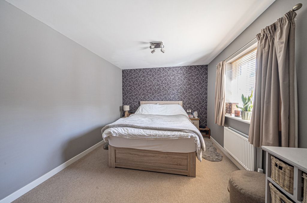 Property photo 3 of 15 1353441-11-68d154...